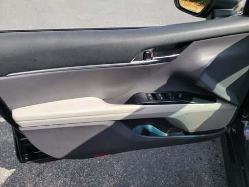 Used 2020 Toyota Camry LE image 15