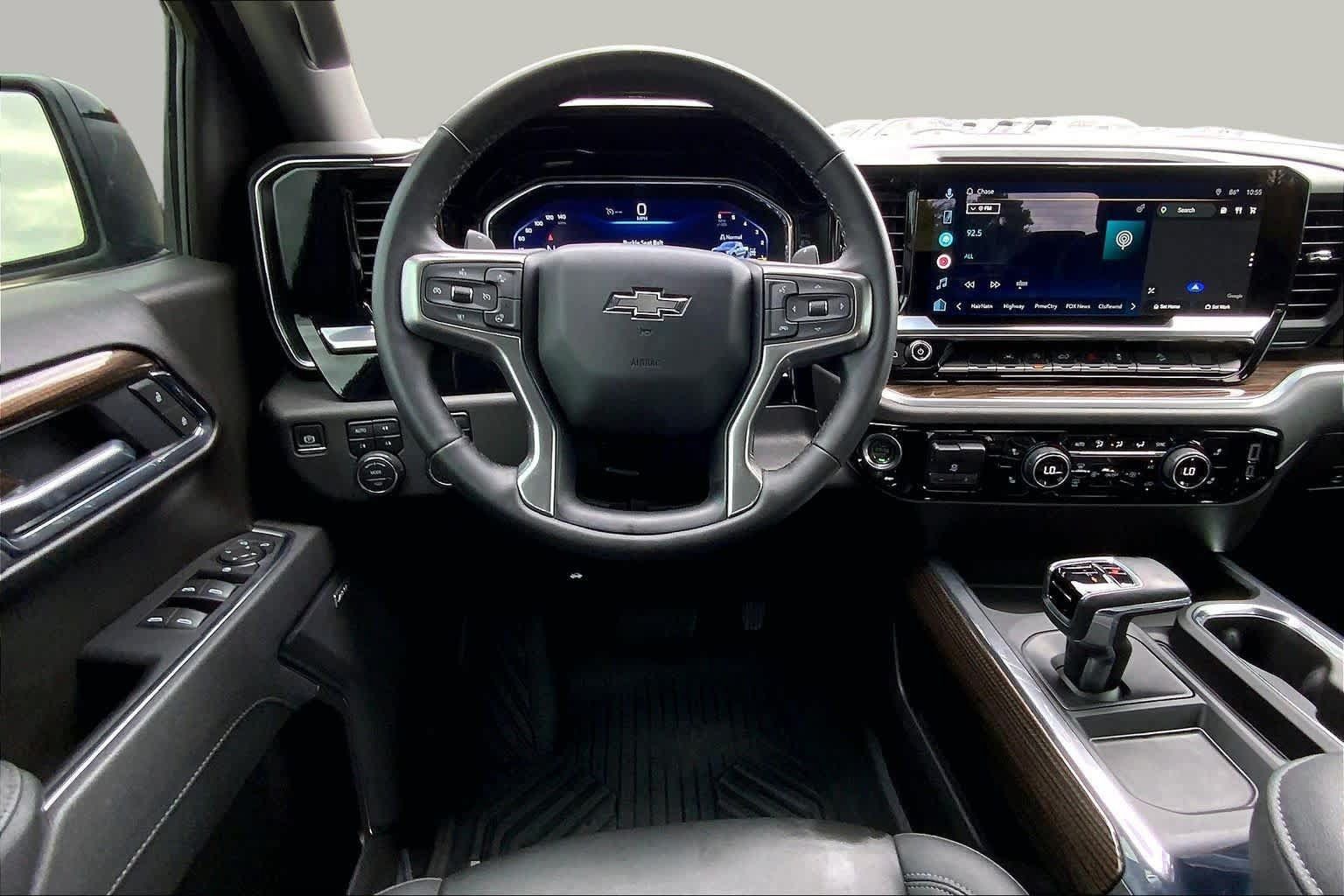Used 2025 Chevrolet Silverado 1500 LT Trail Boss w/ Convenience Package II AWD/4WD image 11