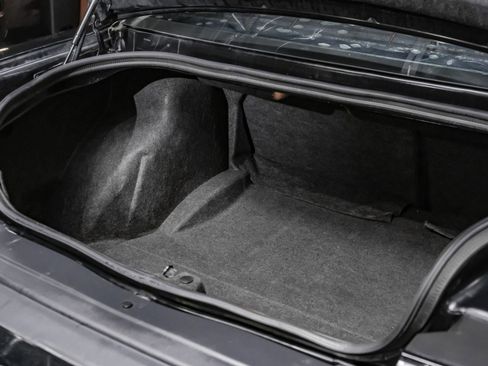 Used 2015 Dodge Challenger SXT image 38