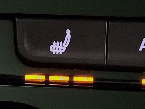 Used 2023 Volkswagen Taos SE image 19