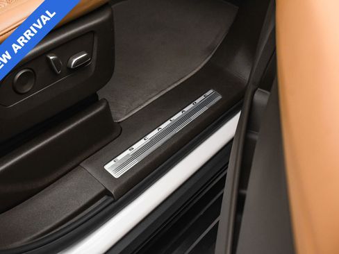 Used 2022 Cadillac Escalade ESV Premium Luxury image 49