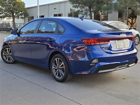 Used 2022 Kia Forte LXS image 4