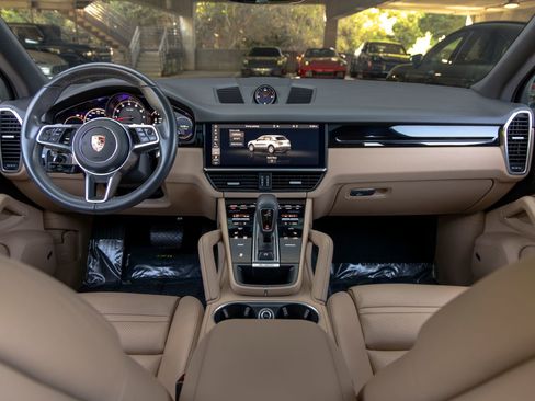 Used 2020 Porsche Cayenne image 42