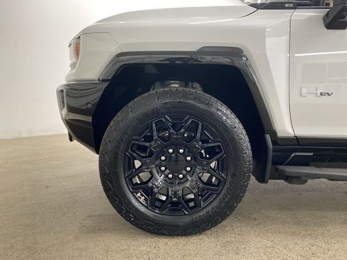 Used 2024 GMC Hummer EV 2X image 11