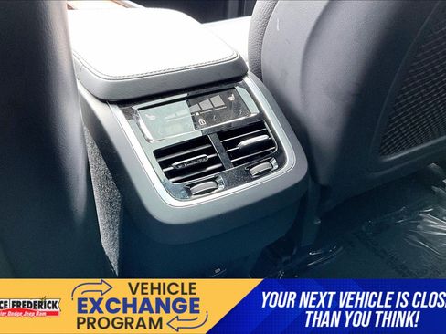 Used 2024 Volvo XC90 B5 Plus AWD/4WD image 28