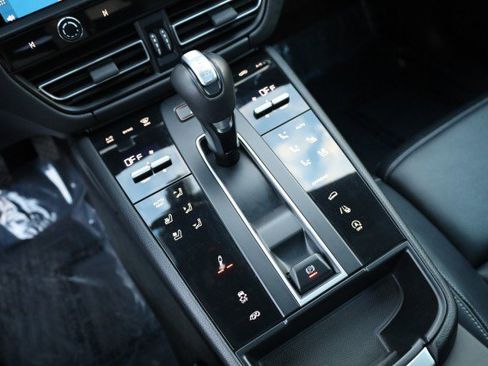 Used 2023 Porsche Macan S image 37