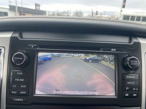 Used 2018 Nissan Titan SL image 18