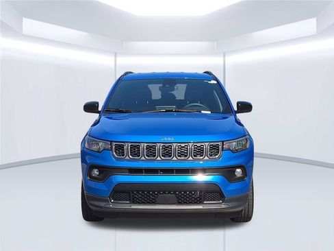 Used 2025 Jeep Compass Latitude AWD/4WD image 10