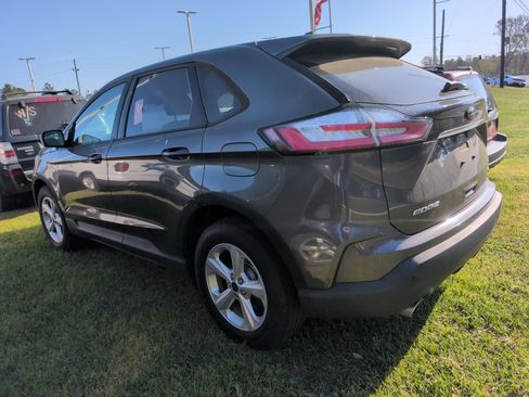Used 2020 Ford Edge SE image 4