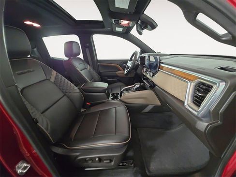 Certified 2025 GMC Canyon Denali image 15