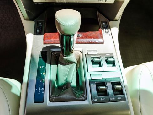 Used 2017 Lexus GX 460 Luxury AWD/4WD image 23