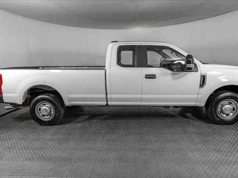 Used 2020 Ford F250 XL w/ Power Equipment Group RWD image 8