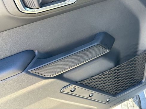 New 2025 Ford Bronco Outer Banks w/ Sasquatch Package image 39