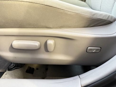 Used 2011 Toyota Camry LE image 14