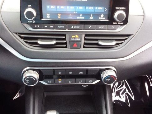 Used 2023 Nissan Altima 2.5 S image 9