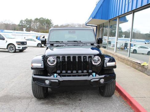 Used 2022 Jeep Wrangler Unlimited Sahara AWD/4WD image 2