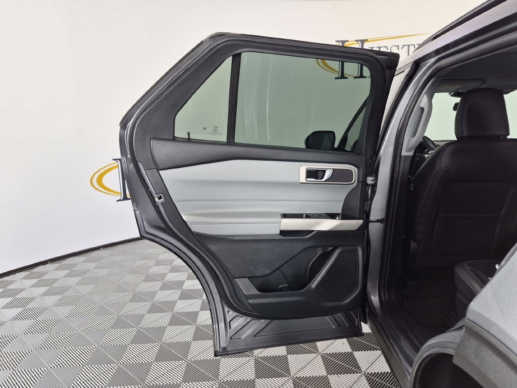 Used 2022 Ford Explorer XLT w/ Equipment Group 202A RWD image 31