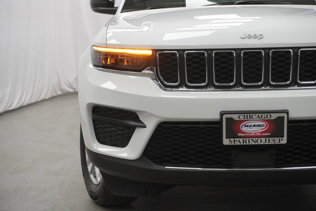 Certified 2025 Jeep Grand Cherokee Laredo X AWD/4WD image 14