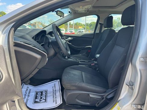 Used 2015 Ford Focus SE FWD image 15