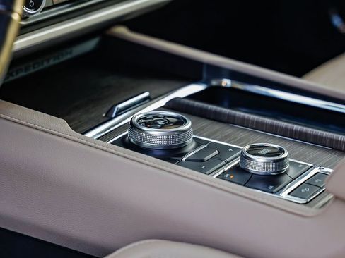 Used 2024 Ford Expedition Limited image 22