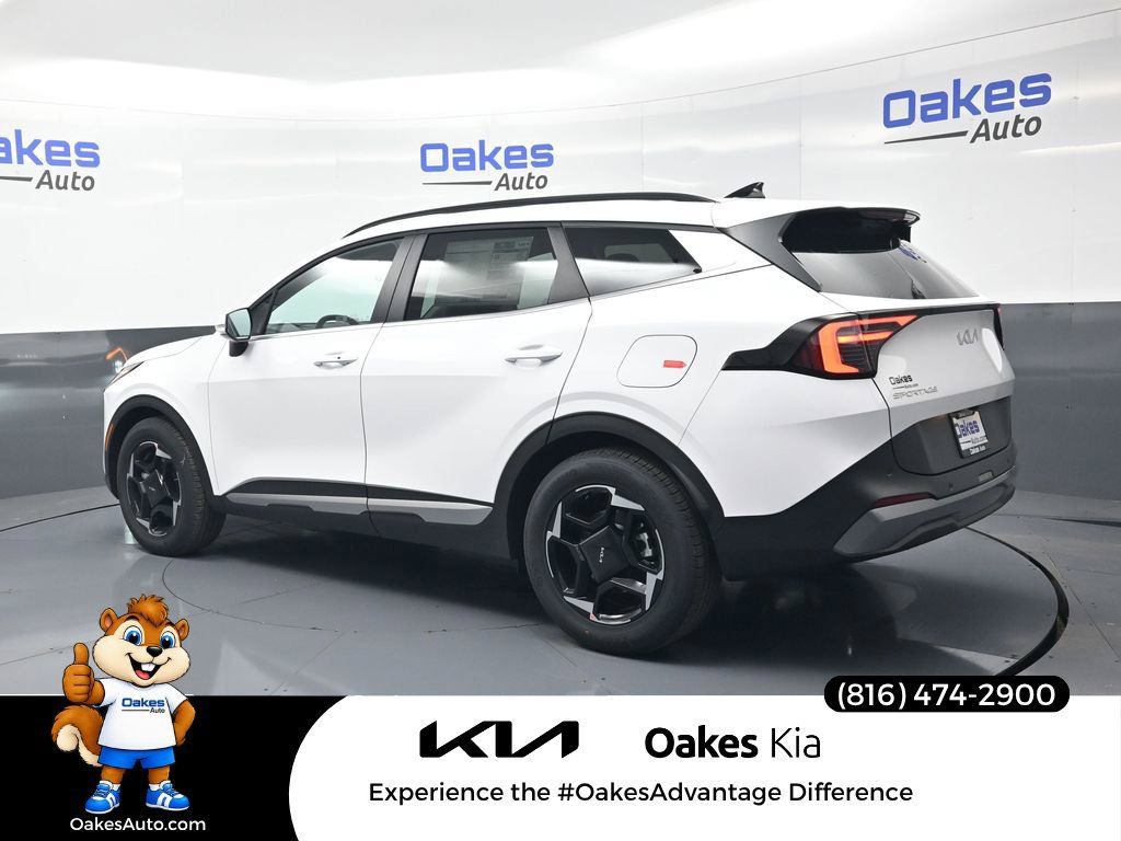 Certified 2026 Kia Sportage EX w/ EX Panorama Roof Package FWD image 5