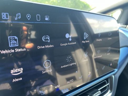 New 2025 Chevrolet Equinox EV LT image 14