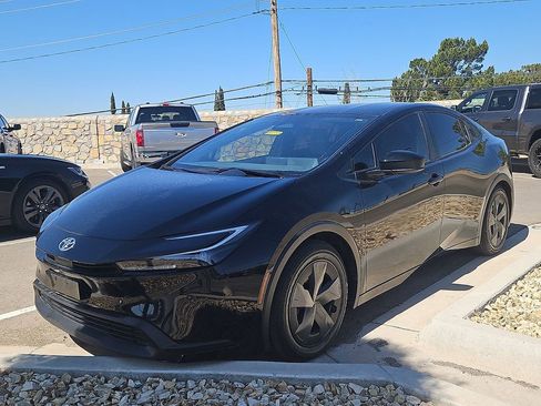 Used 2023 Toyota Prius LE image 1