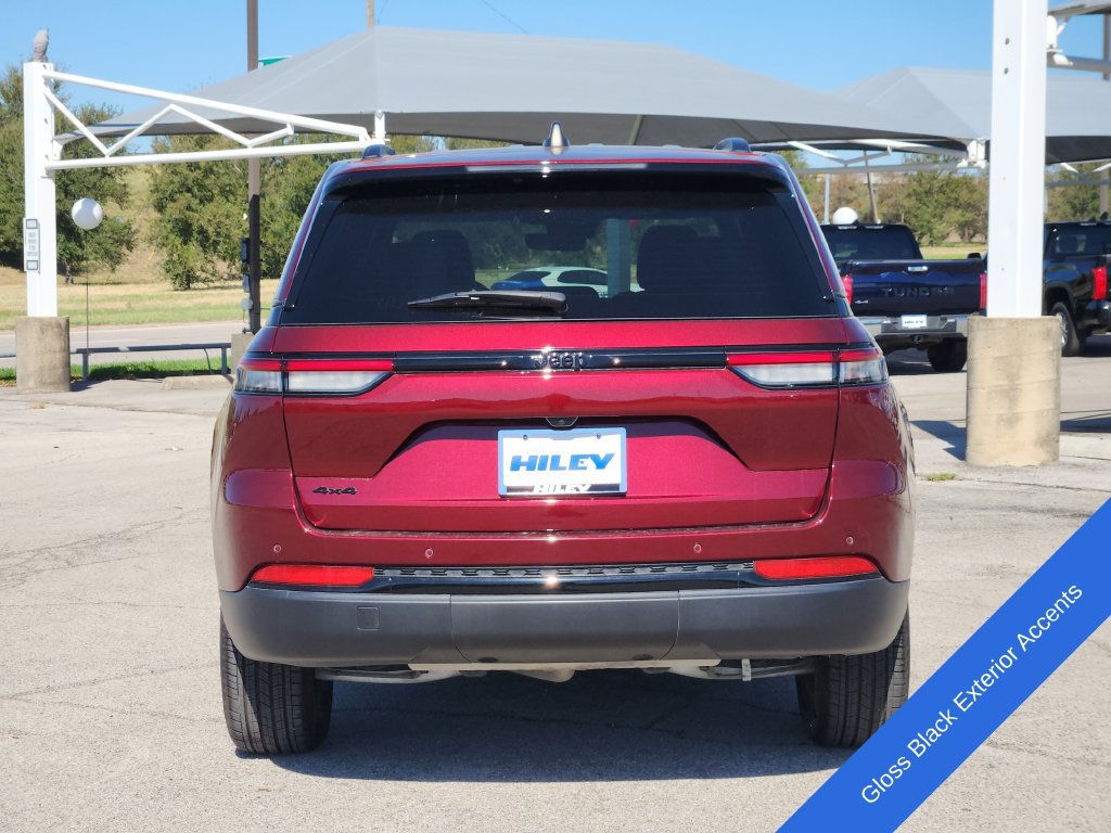 Used 2025 Jeep Grand Cherokee Altitude AWD/4WD image 7