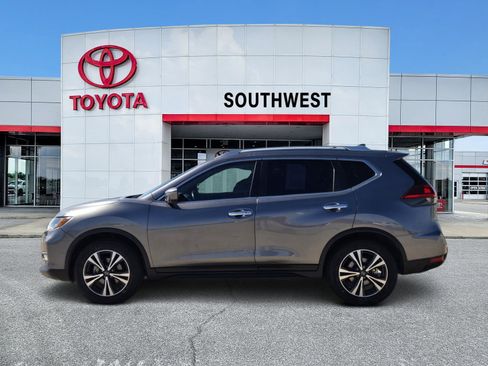 Used 2020 Nissan Rogue SV w/ Sun & Sound Touring Package image 3