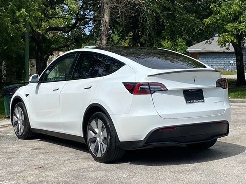 Used 2023 Tesla Model Y AWD image 6