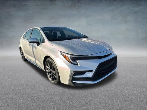 Used 2025 Toyota Corolla SE FWD image 2