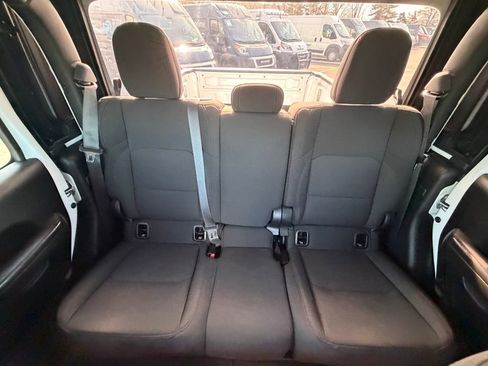 Used 2022 Jeep Gladiator Willys image 17