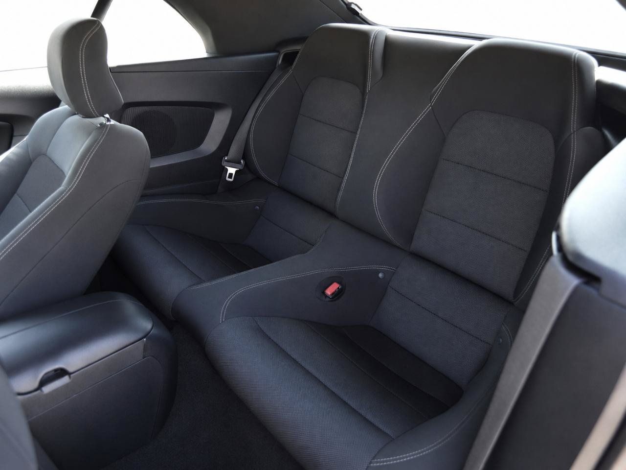 Used 2015 Ford Mustang Convertible RWD image 12