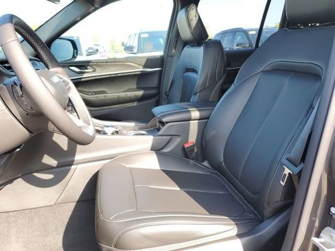 New 2025 Jeep Grand Cherokee Limited w/ Black Appearance Package image 16