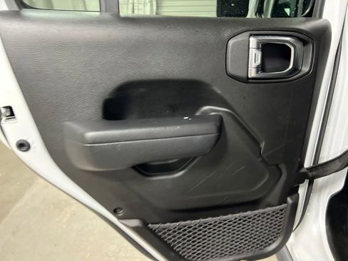 Used 2025 Jeep Wrangler Unlimited Rubicon AWD/4WD image 17