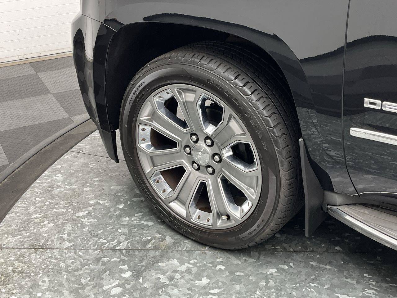 Used 2015 GMC Yukon Denali w/ Touring Package AWD/4WD image 37
