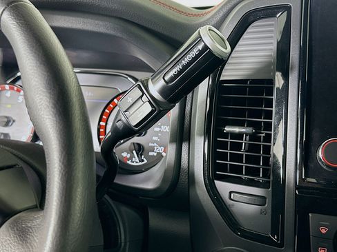 Used 2024 Nissan Titan PRO-4X w/ Pro-4x Convenience Package image 25