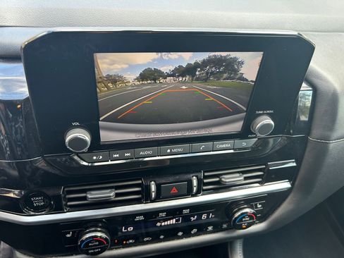 Used 2025 Nissan Pathfinder SV image 17