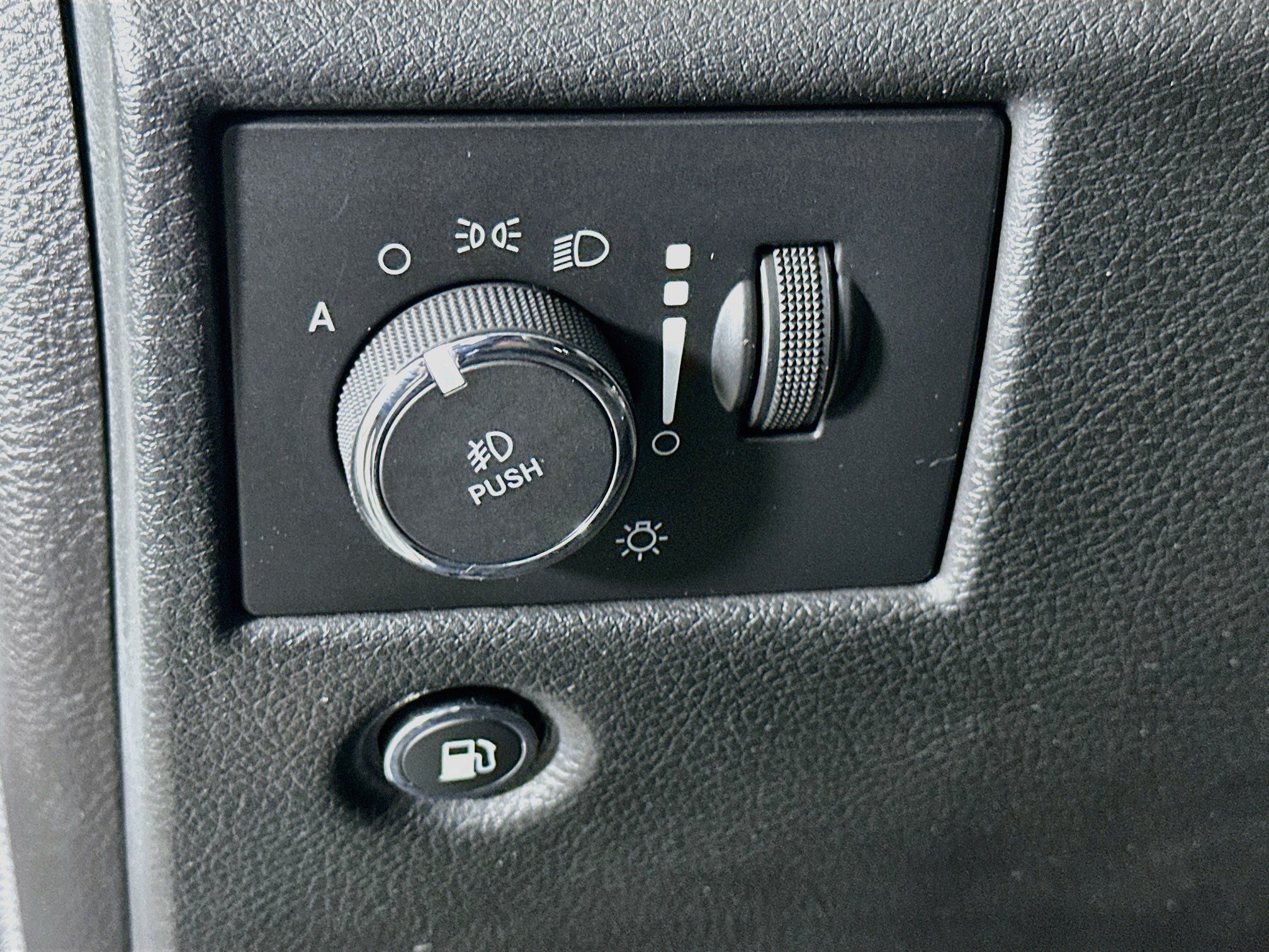 Used 2021 Jeep Grand Cherokee Limited AWD/4WD image 17