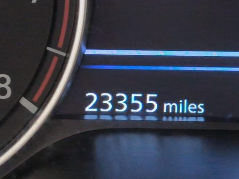 Used 2025 Nissan Altima 2.5 SV FWD image 2
