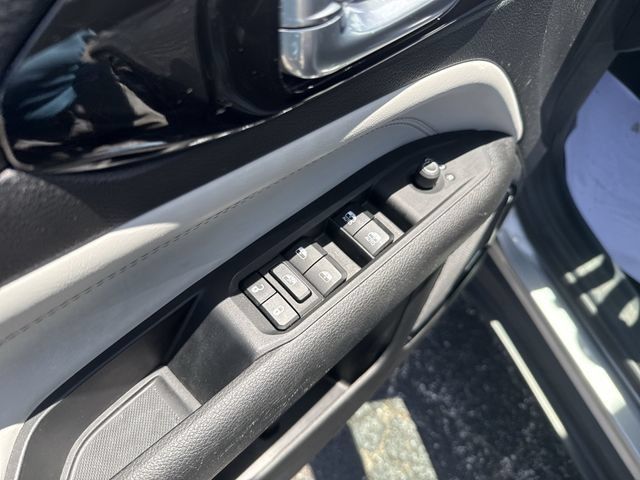 Used 2024 Jeep Compass Limited w/ Sun and Sound Group AWD/4WD image 17