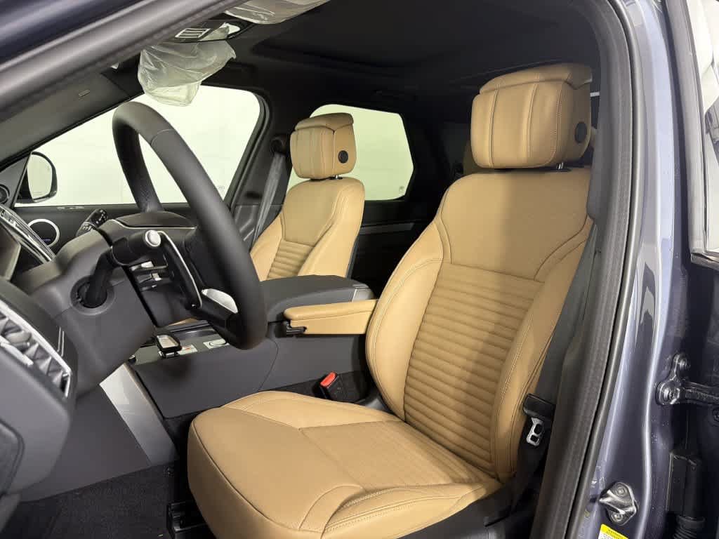 New 2026 Land Rover Discovery Limited Edition AWD/4WD image 5