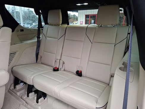 Used 2024 Cadillac Escalade Premium Luxury w/ Performance Package image 14