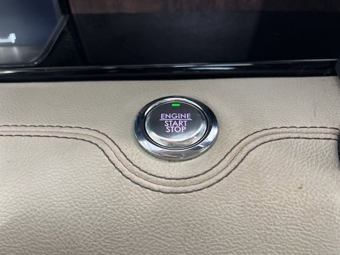 Used 2019 Lincoln Navigator Select w/ Technology Package image 16