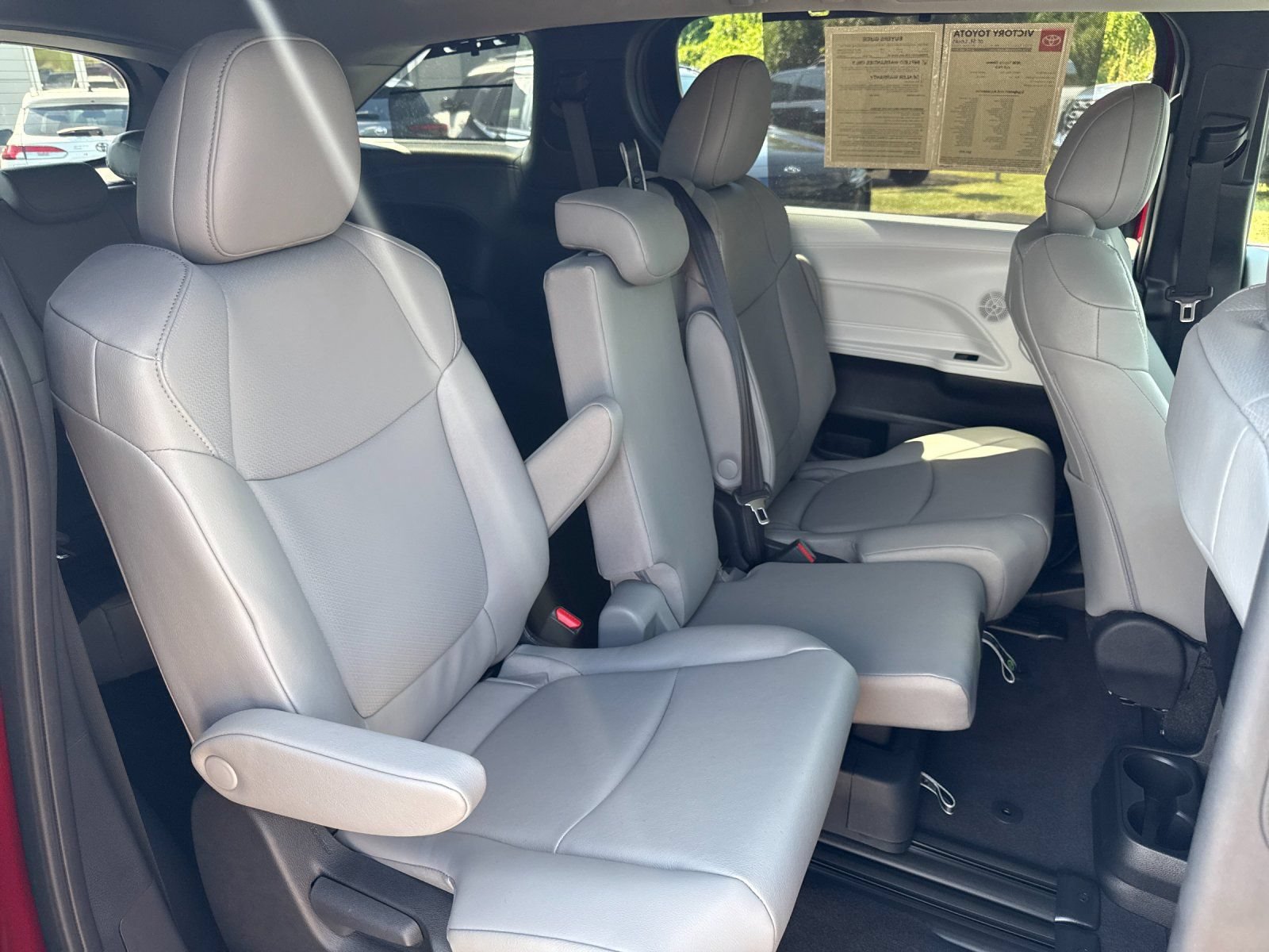 Used 2026 Toyota Sienna XLE FWD image 24
