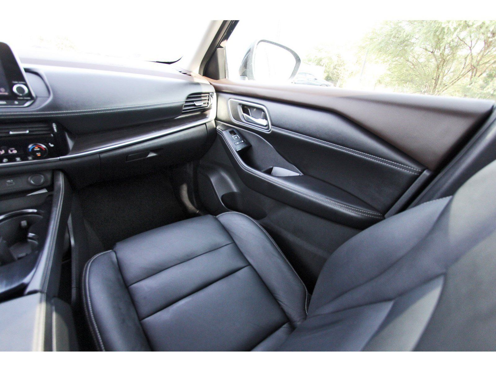 Used 2021 Nissan Rogue SL FWD image 11