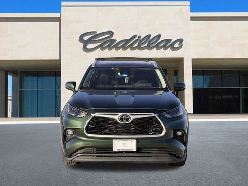 Used 2024 Toyota Highlander XLE image 9