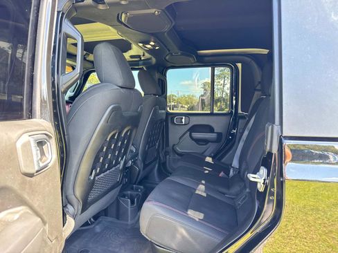Used 2022 Jeep Gladiator Rubicon w/ LED Lighting Group AWD/4WD image 17