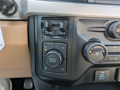Used 2023 Ford F350 XLT w/ FX4 Off-Road Package image 17