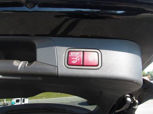 Used 2023 Mercedes-Benz GLB 250 4MATIC image 39